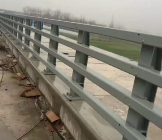 安裝橋梁護欄要注意什么