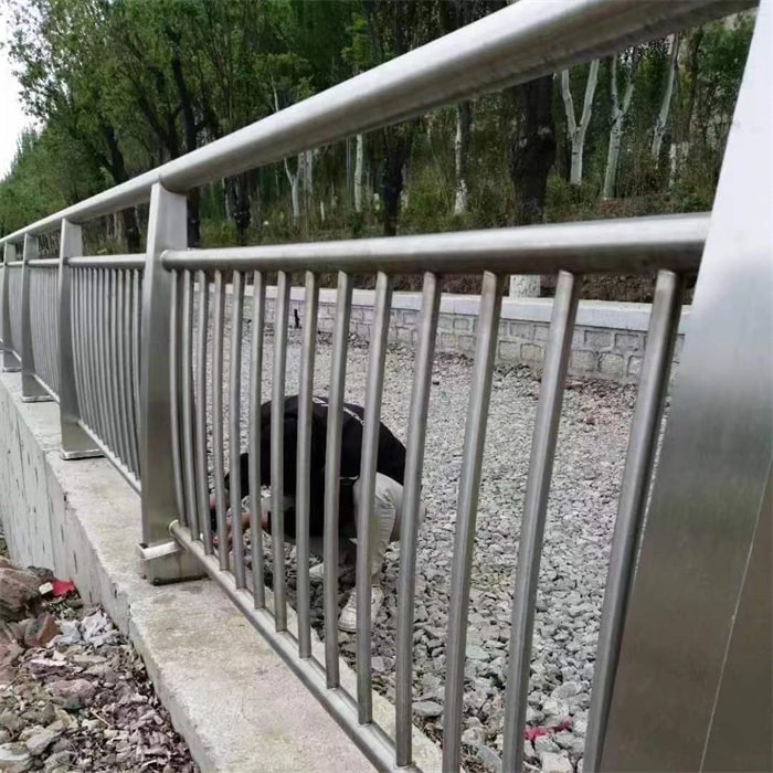 不銹鋼復(fù)合管護欄